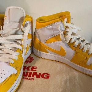NIKE Jordan 1 Mid Sneakers with box SIZE 7.5W